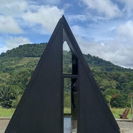 Wawowow Hotel Tomohon Exterior foto
