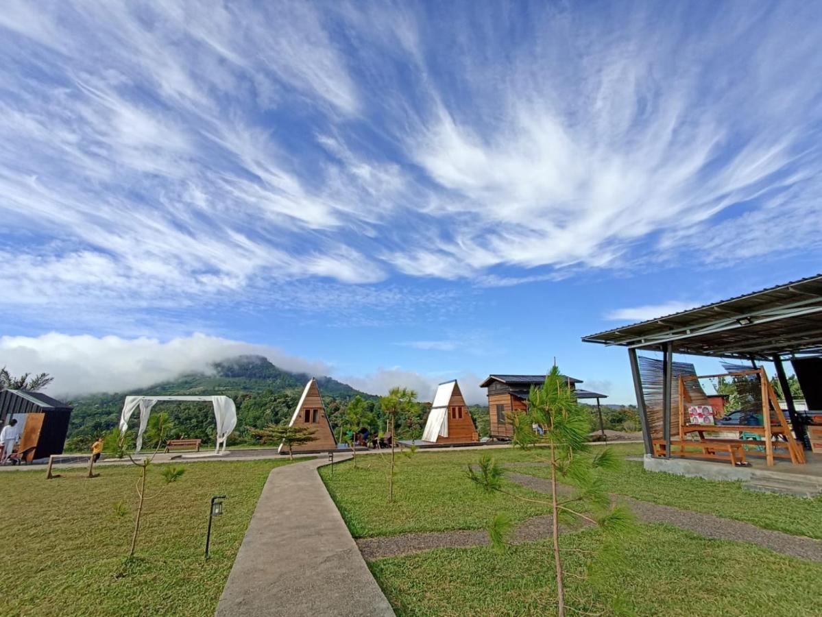Wawowow Hotel Tomohon Exterior foto