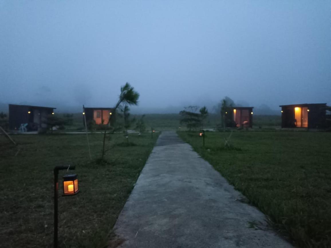 Wawowow Hotel Tomohon Exterior foto