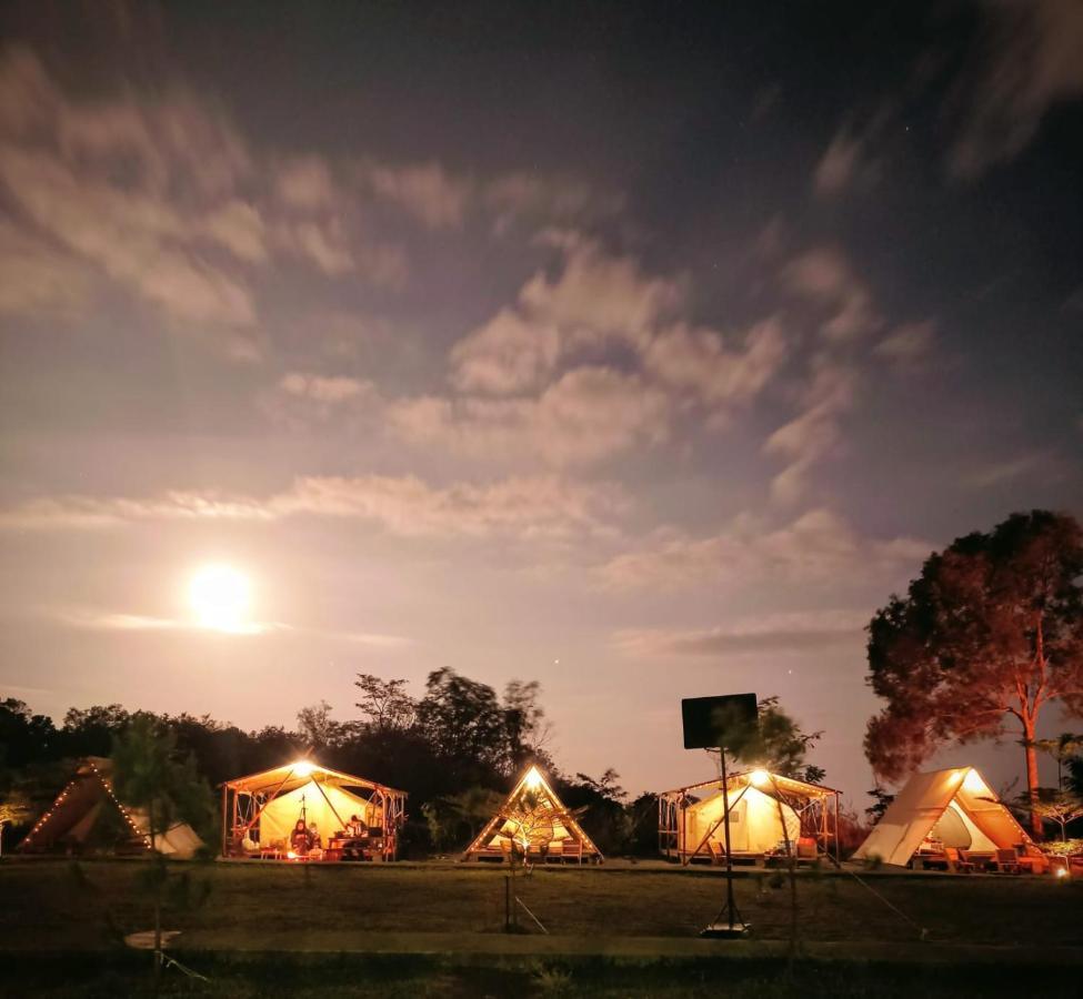 Wawowow Hotel Tomohon Exterior foto