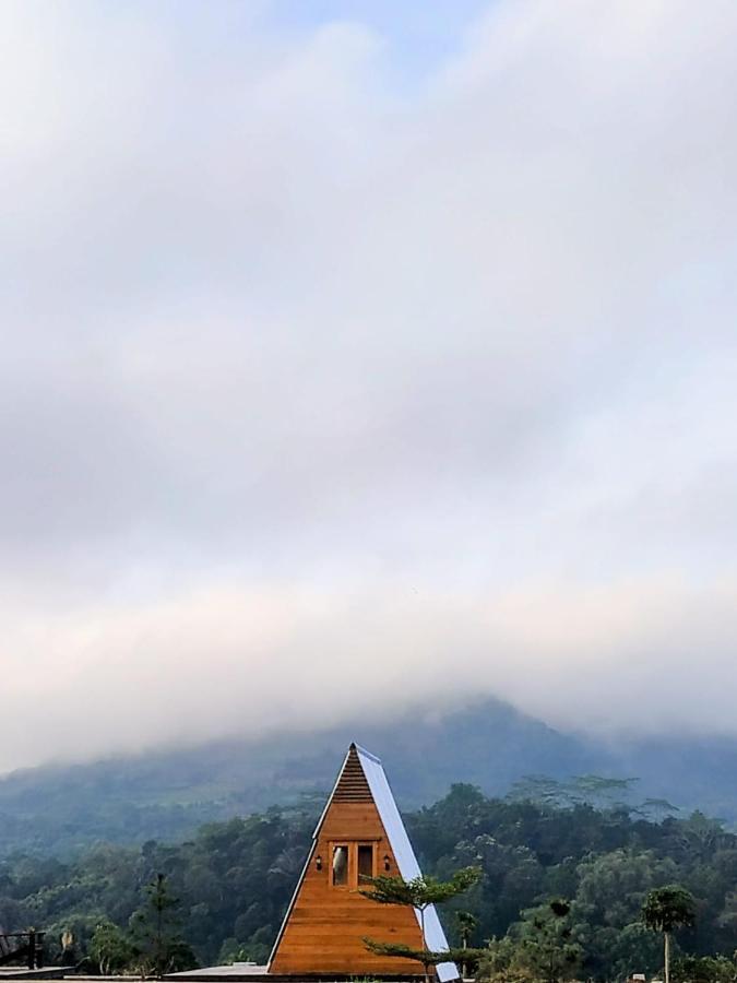 Wawowow Hotel Tomohon Exterior foto