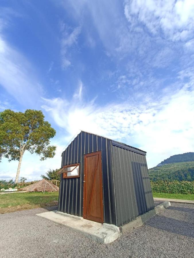 Wawowow Hotel Tomohon Exterior foto