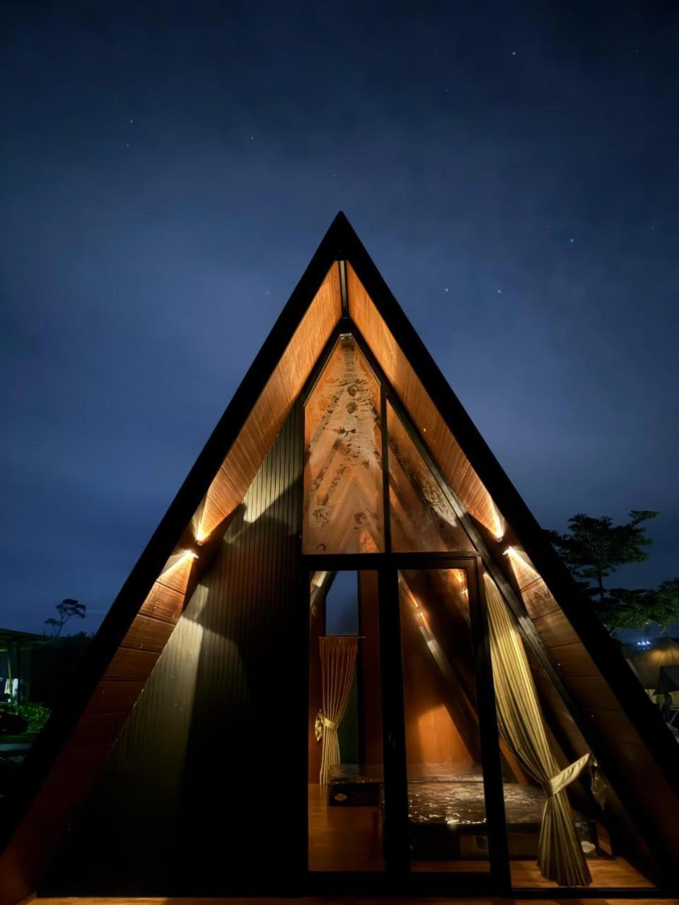 Wawowow Hotel Tomohon Exterior foto