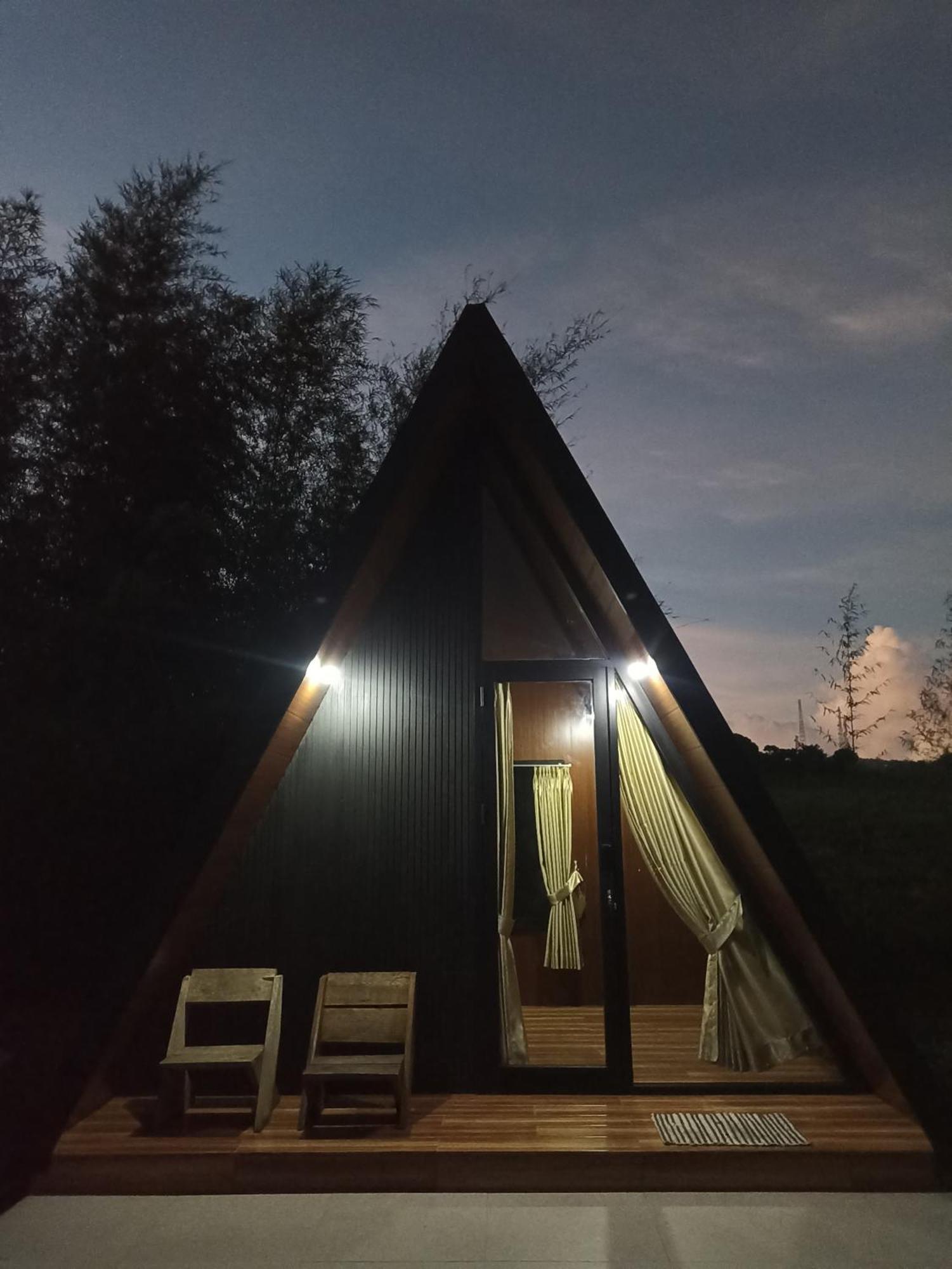Wawowow Hotel Tomohon Exterior foto