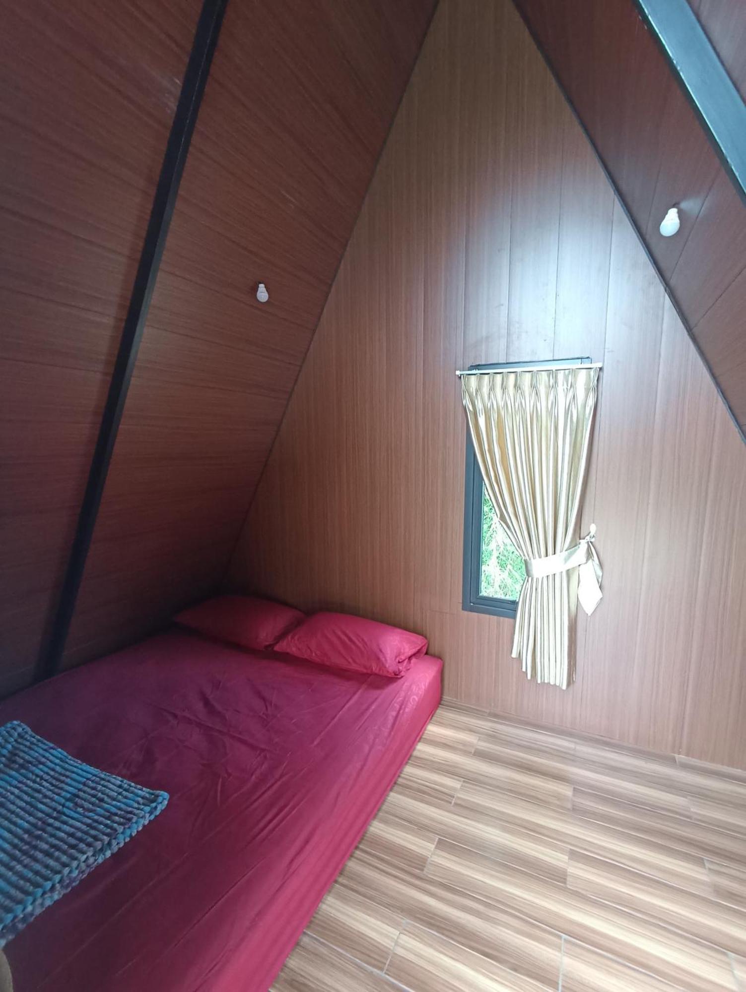 Wawowow Hotel Tomohon Exterior foto