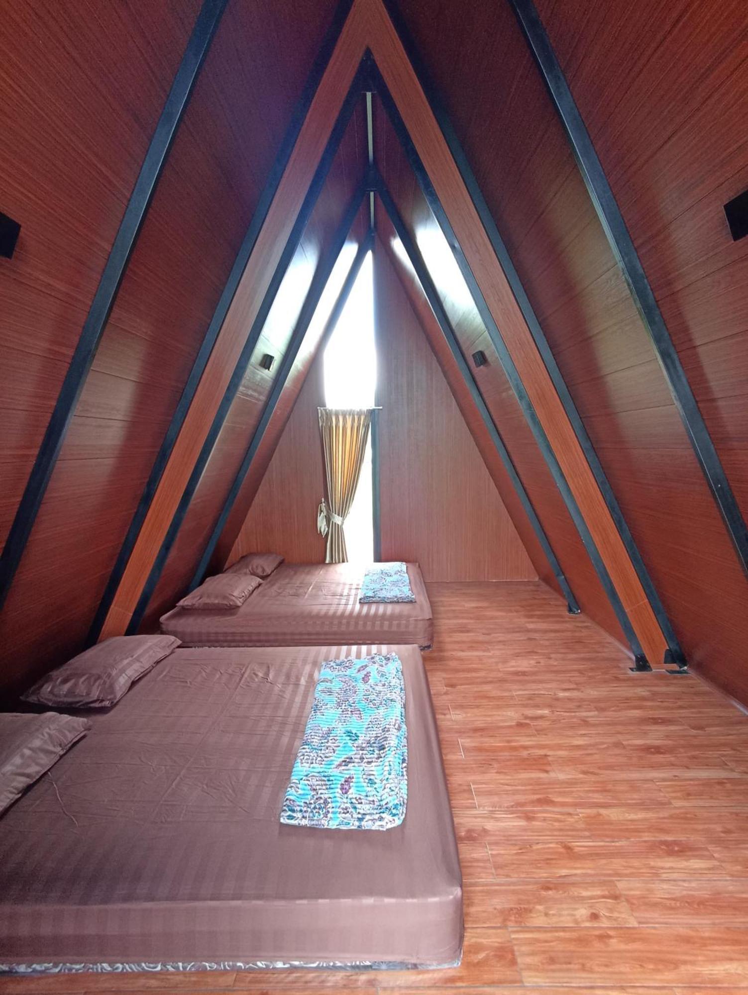 Wawowow Hotel Tomohon Exterior foto